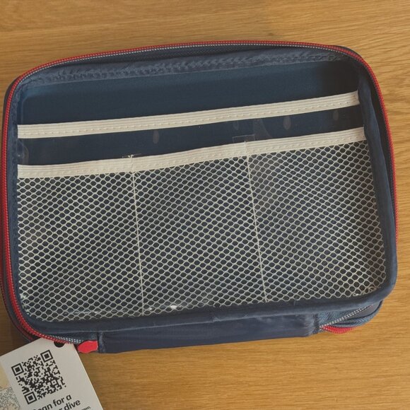 BAND-AID x THE MET Travel Case, Under the Wave Off Kanagawa - Picture 10 of 16